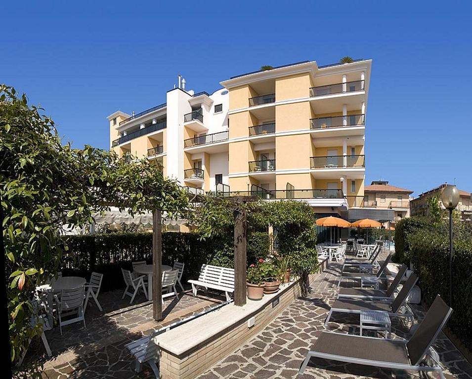 Hotel Imperial San Benedetto del Tronto Ngoại thất bức ảnh