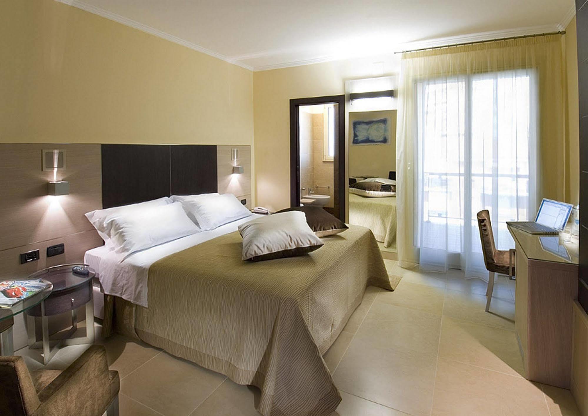 Hotel Imperial San Benedetto del Tronto Ngoại thất bức ảnh